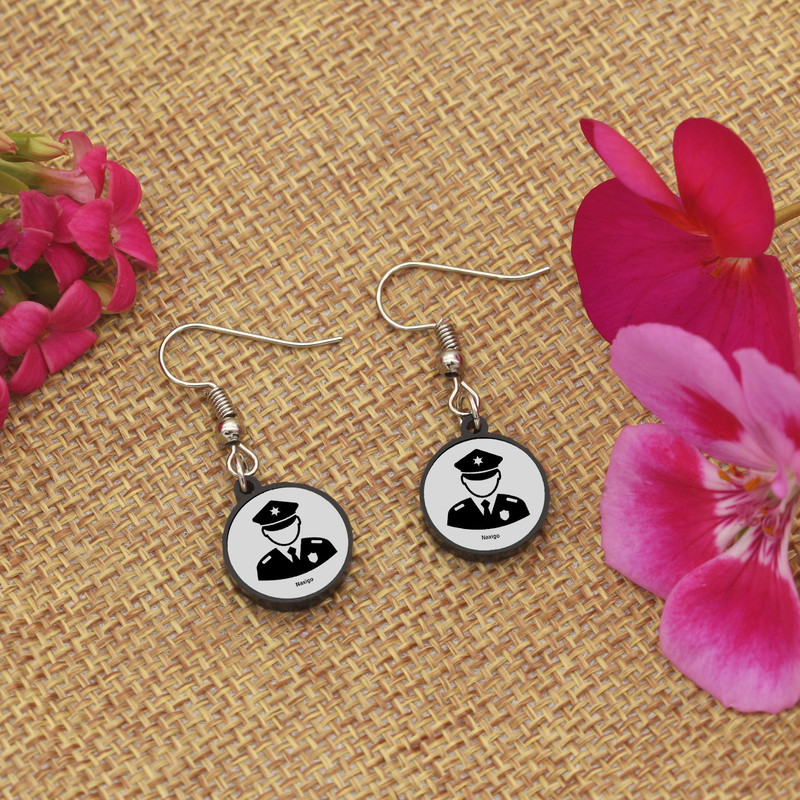 گوشواره زنانه ناکسیگو مدل شب تاب طرح پلیس کد ES8122 گوشواره زنانه ناکسیگو مدل شب تاب طرح پلیس کد ES8122