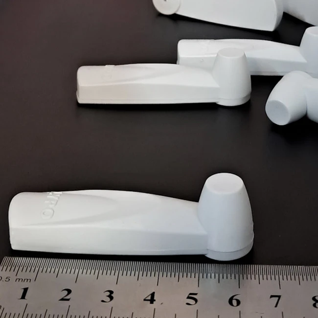 عکس شماره 2 : تگ لباس مدل لیپو فریت 39 am بسته 200 عددی