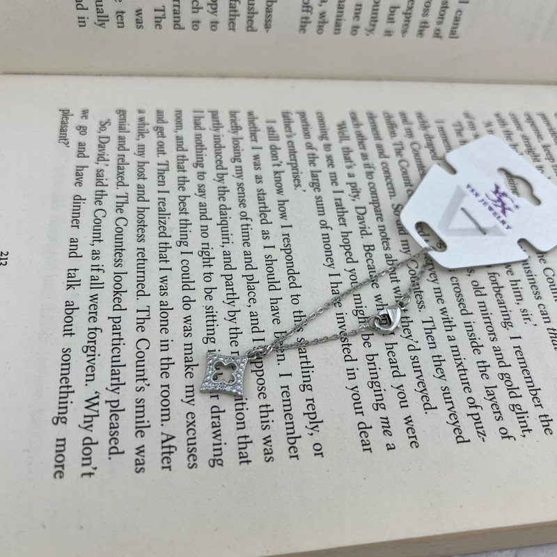 آویز ساعت زنانه وای اس ایکس مدل گل کد WA4017