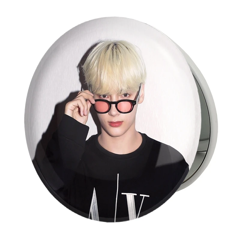 آینه جیبی خندالو طرح هیونینگ کای گروه تی اکس تی TXT مدل تاشو کد 20018 