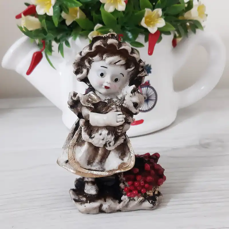 مجسمه مدل دختر و گربه ملوس کد 168