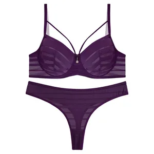 ست شورت و سوتین زنانه نوشه پوش مدل فنردار توری راه راه رنگ بنفش