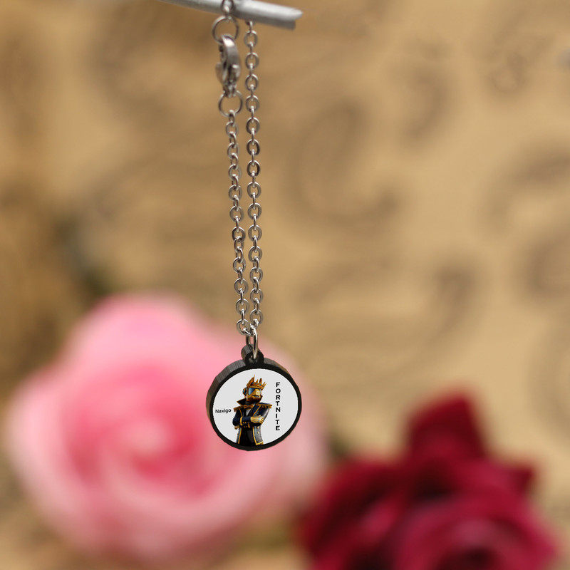 آویز ساعت زنانه ناکسیگو مدل شب تاب طرح فورتنایت کد AW8893