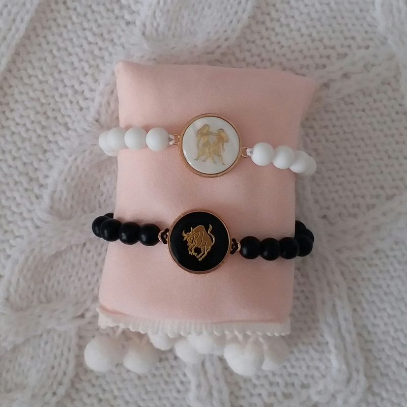 دستبند مدل ماه تولد خرداد و اردیبهشت Q35 مجموعه 2 عددی دستبند مدل ماه تولد خرداد و اردیبهشت Q35 مجموعه 2 عددی