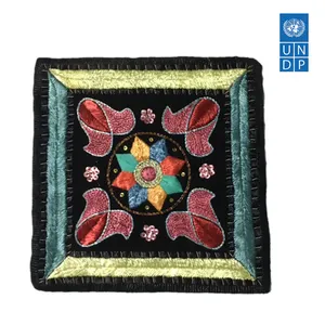 رومیزی سوزن دوزی مدل صنایع دستی