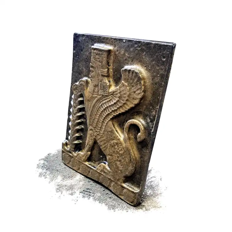 کتیبه مدل شیر بالدار هخامنشی