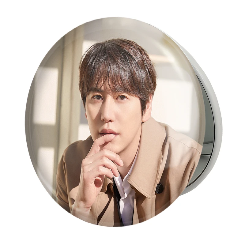 آینه جیبی خندالو طرح کیوهیون گروه سوپر جونیور Super Junior مدل تاشو کد 21444 