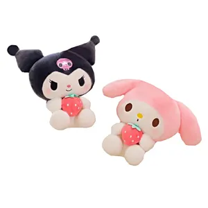 عروسک مدل کرومی و ملودی توت فرنگی به دست ارتفاع 33 سانتی متر مجموعه دو عددی