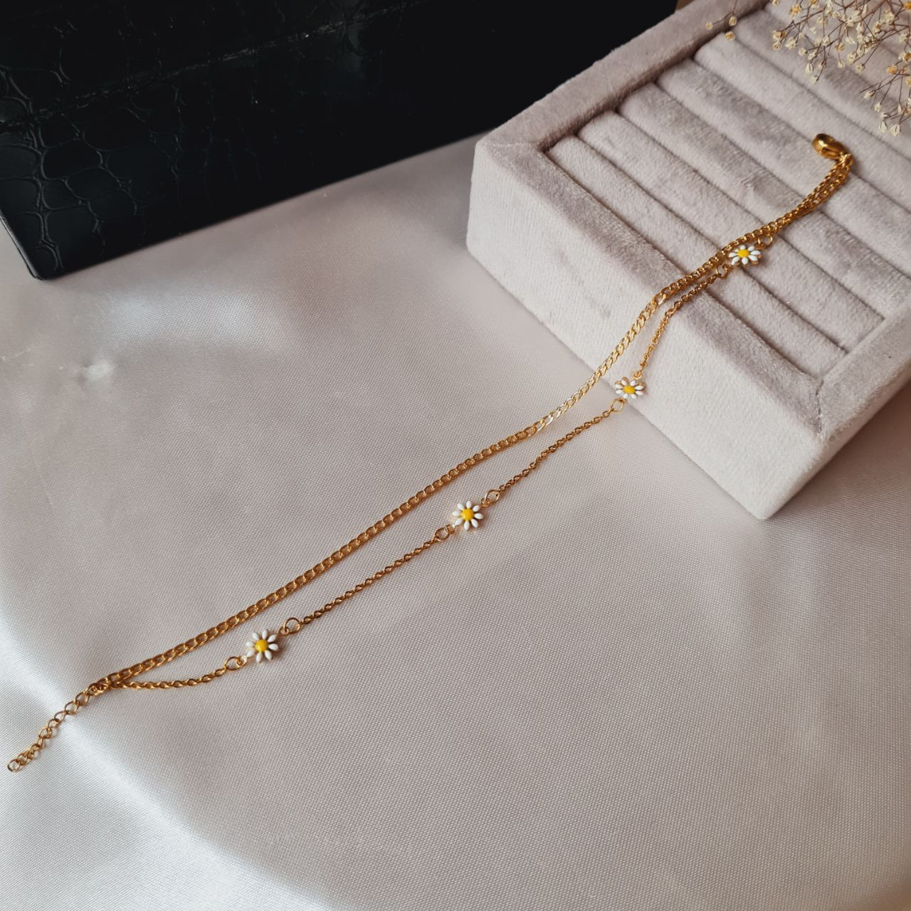 پابند زنانه استینلس استیل مدل بابونه دولاین