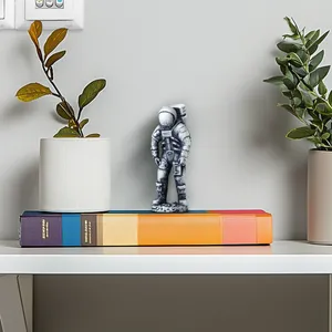 مجسمه مدل فضانورد