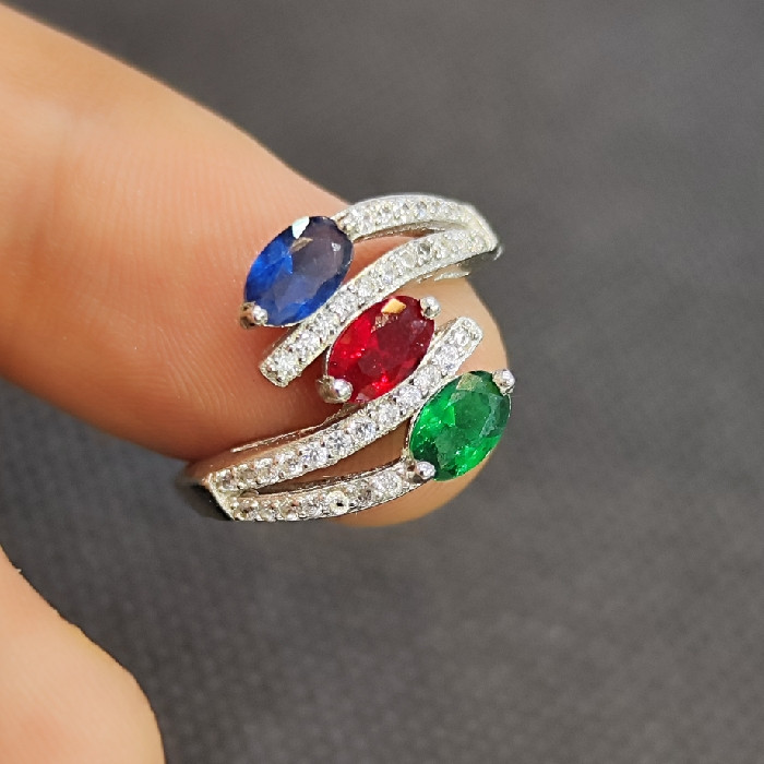 انگشتر نقره زنانه مدل سه جواهر نگین کد 521 انگشتر نقره زنانه مدل سه جواهر نگین کد 521