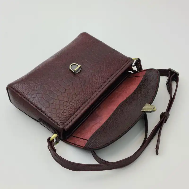 کیف دوشی زنانه مدل لامیا چرم طبیعی کد A_880