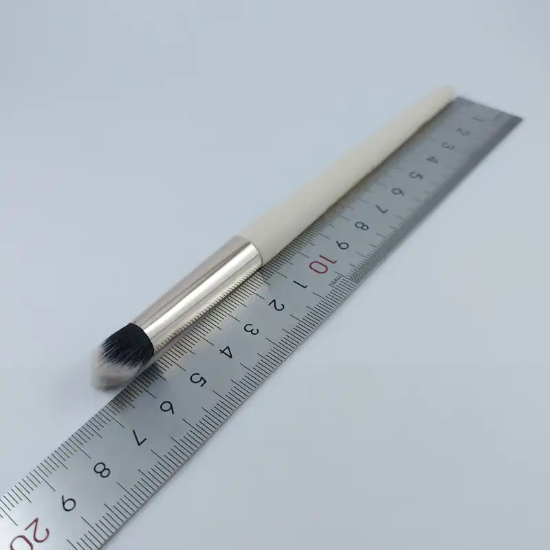 برس آرایشی مکریلان مدل E09