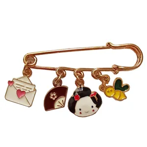 سنجاق سینه زنانه مدل زنبور و دختر و بادبزن و نامه قلبی