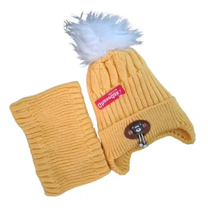 ست کلاه و شال گردن بافتنی بچگانه مدل رو گوشی