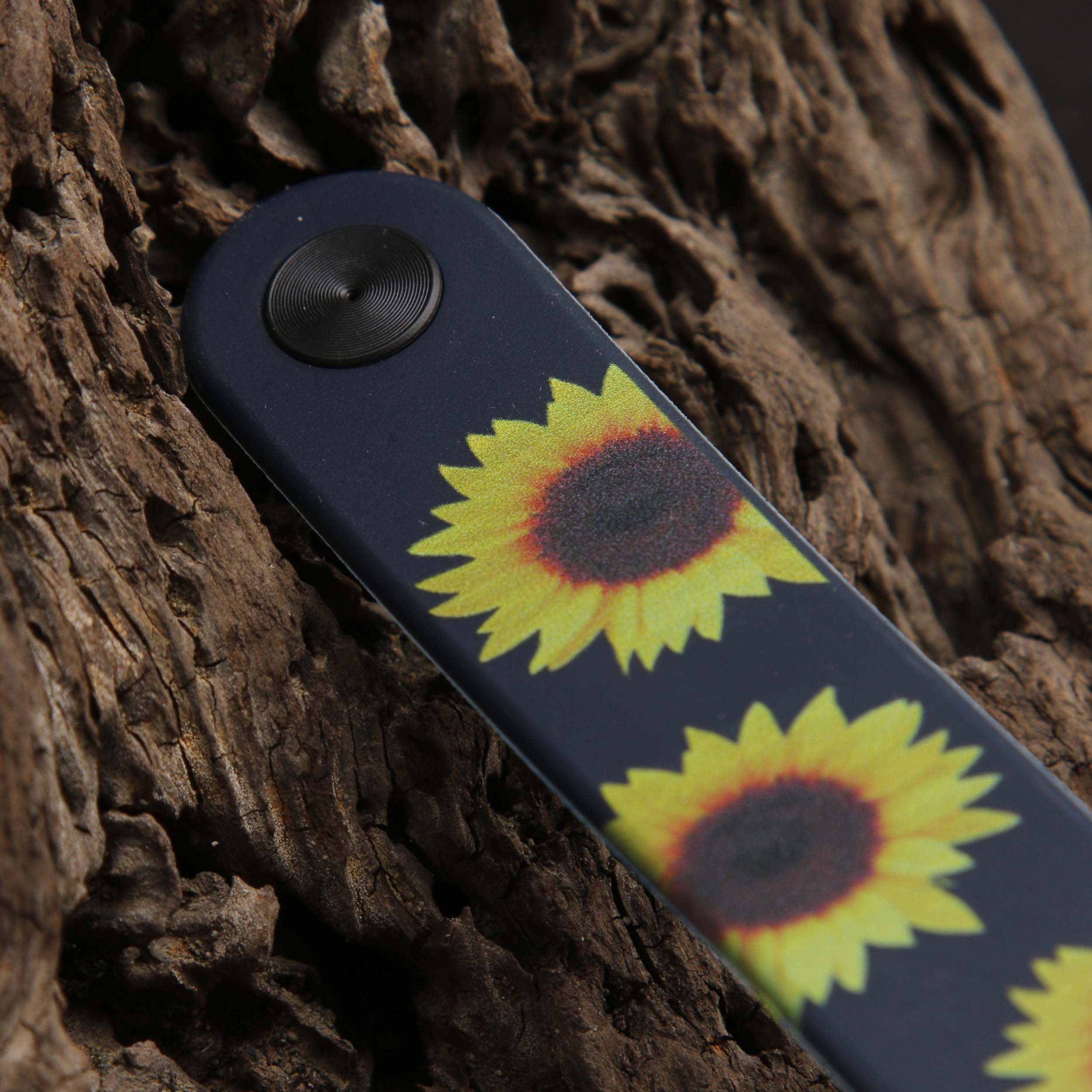 ساعت مچی دیجیتال زنانه مدل بند سیلیکونی آفتابگردان کد WHW_388