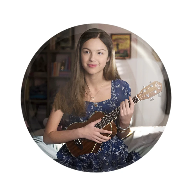 مگنت خندالو مدل اولیویا رودریگو Olivia Rodrigo  کد 19258