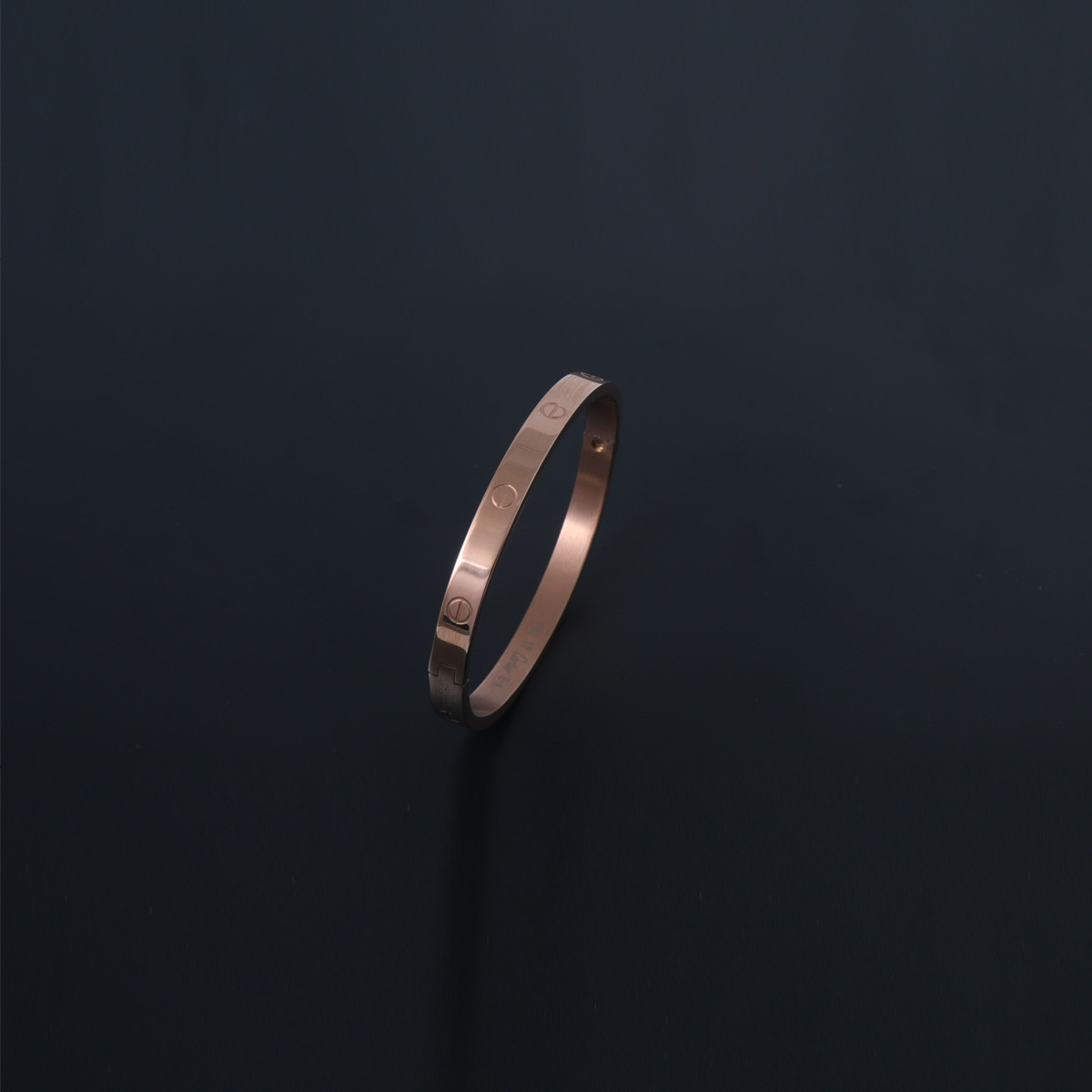 دستبند زنانه کارتیه مدل 0225 دستبند زنانه کارتیه مدل 0225