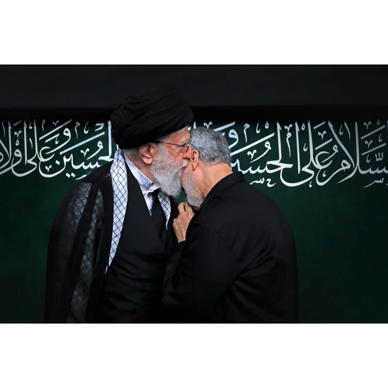 تابلو شاسی مدل سردار شهید سلیمانی و مقام معظم رهبری