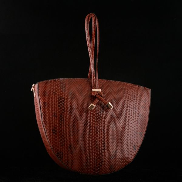 کیف دوشی زنانه چرم یلسان مدل گلوریا کد 1-GLR-100-MRV