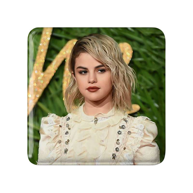 مگنت خندالو طرح سلنا گومز Selena Gomez مدل مربعی کد 19205 مگنت خندالو طرح سلنا گومز Selena Gomez مدل مربعی کد 19205
