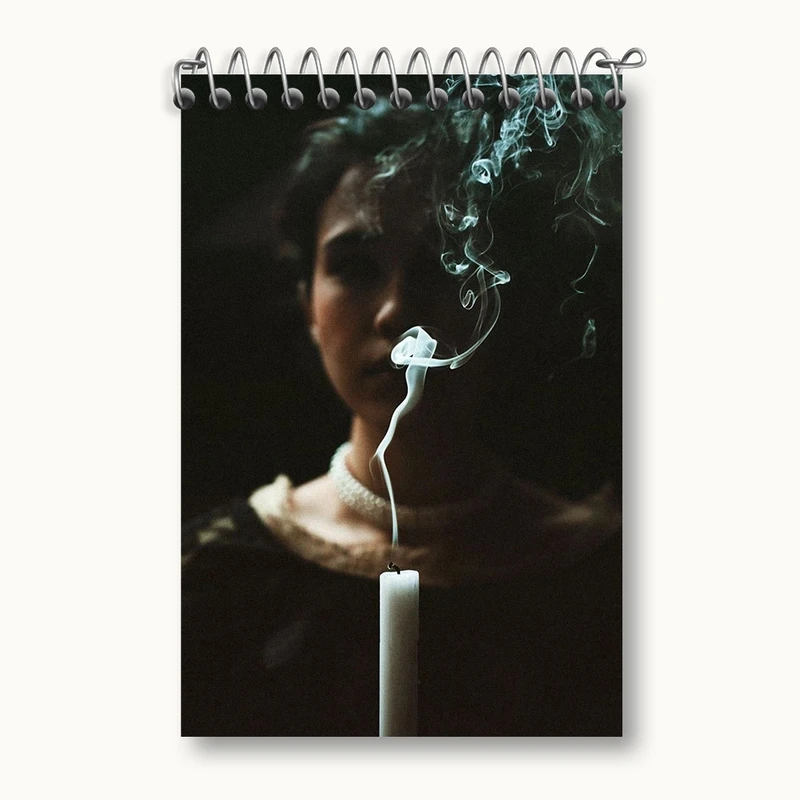 دفتر یادداشت 50 برگ خندالو مدل دختر و شمع کد F1095