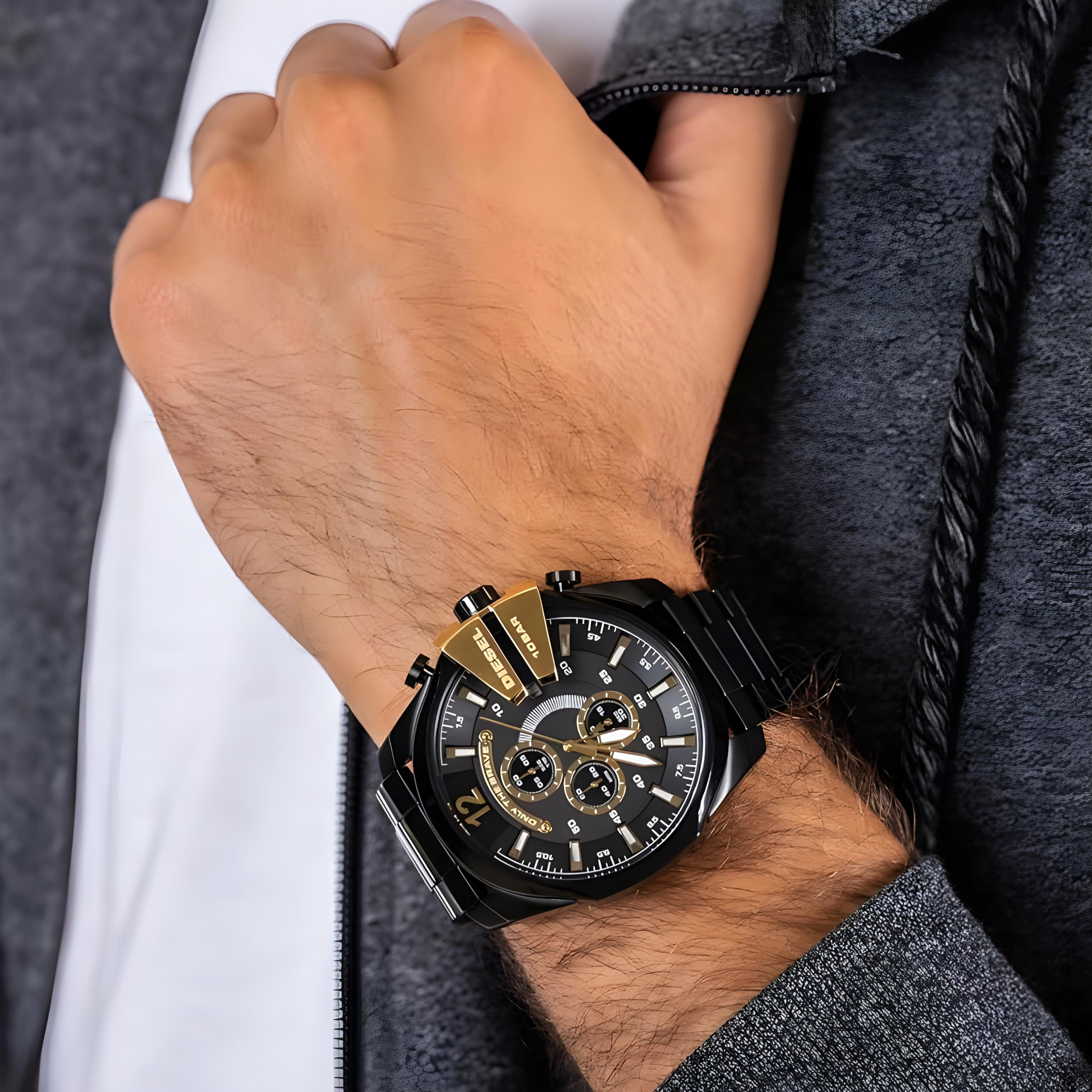 ساعت مچی عقربه‌ای مردانه  مدل مگاچِف شاخدار سه موتور فعال کرنوگراف