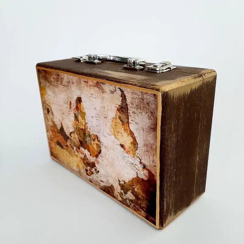 جعبه هدیه چوبی مدل چمدان طرح نقشه کد WS02