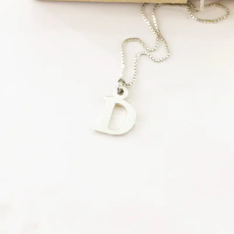 آویز گردنبند نقره گالری عزیزی طرح D مدل gz15246