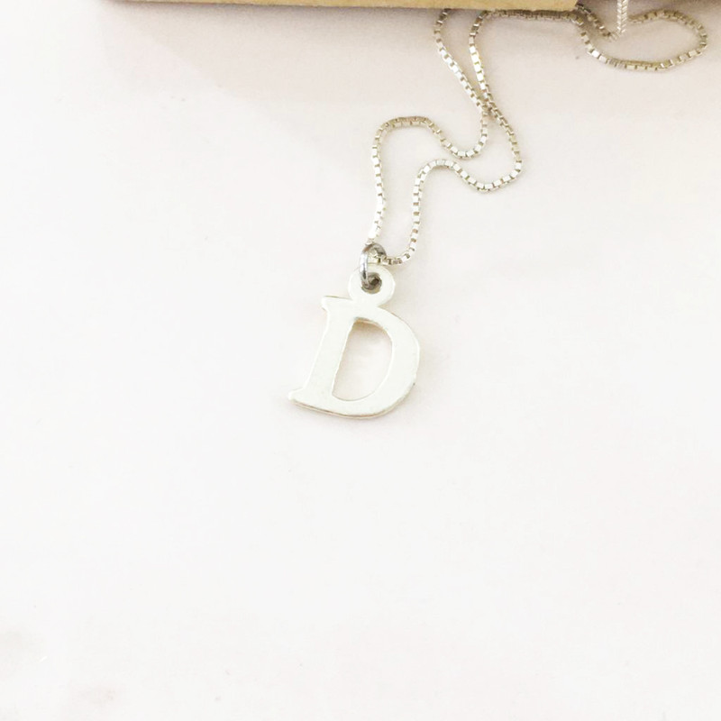 آویز گردنبند نقره گالری عزیزی طرح D مدل gz15246 آویز گردنبند نقره گالری عزیزی طرح D مدل gz15246