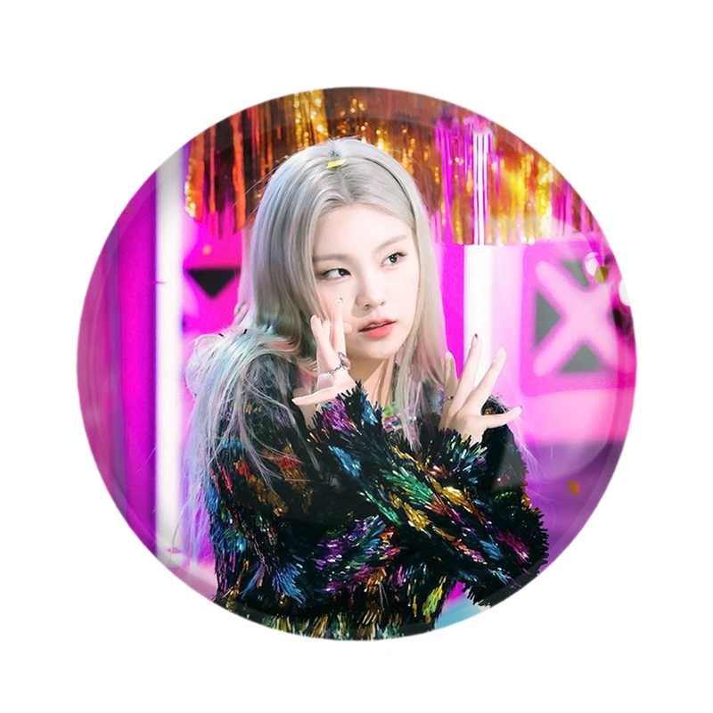 مگنت خندالو مدل یجی گروه ایتزی ITZY  کد 20201