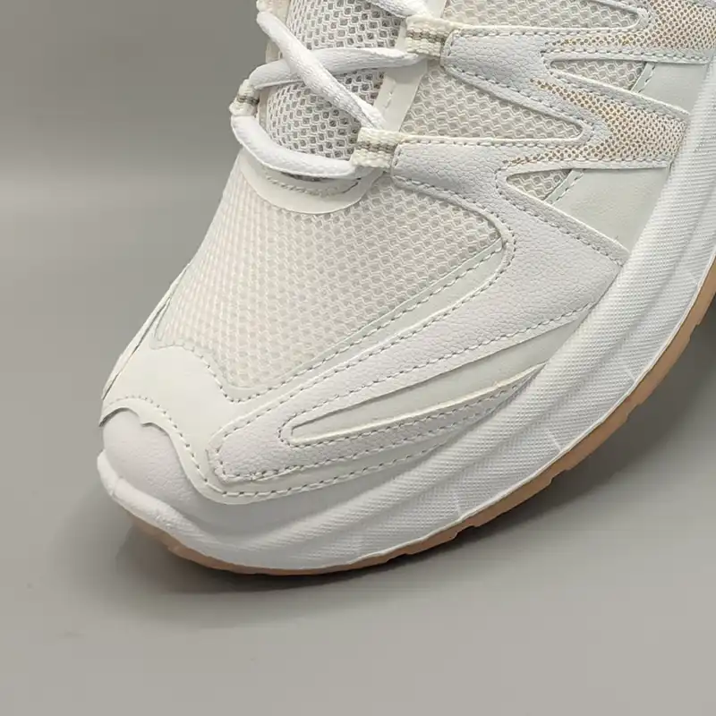 کفش پیاده روی زنانه مدل Vip رنگ سفید