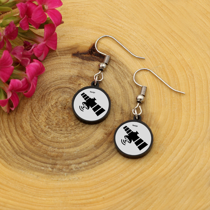 گوشواره زنانه ناکسیگو مدل شب تاب طرح فضانوردی کد ES8086 گوشواره زنانه ناکسیگو مدل شب تاب طرح فضانوردی کد ES8086