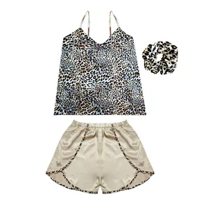 لباس خواب زنانه مدل ساتن ابریشم طرح پلنگی کد 666028 به همراه اسکرانچی مو