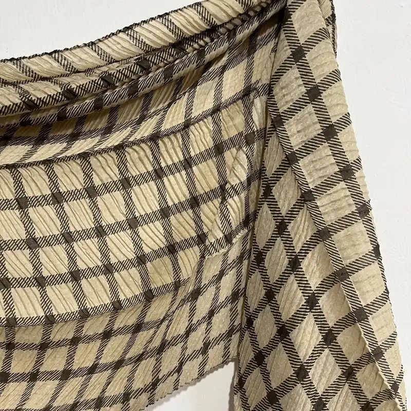 شال زنانه مدل پلیسه چهارخانه