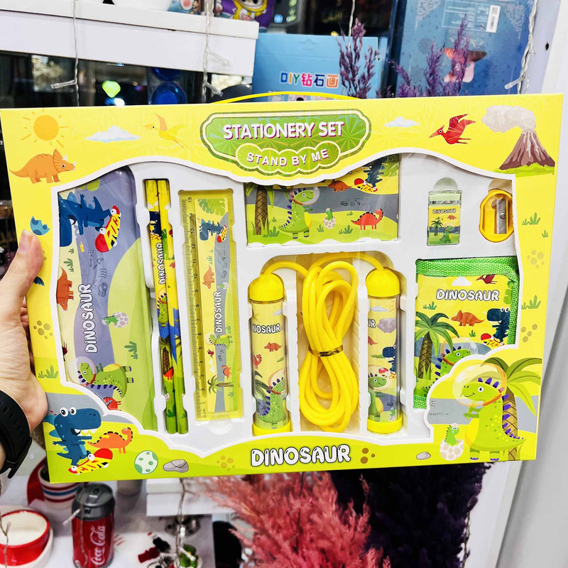 بسته لوازم تحریر مدل دایناسور کیوت بسته 9 عددی