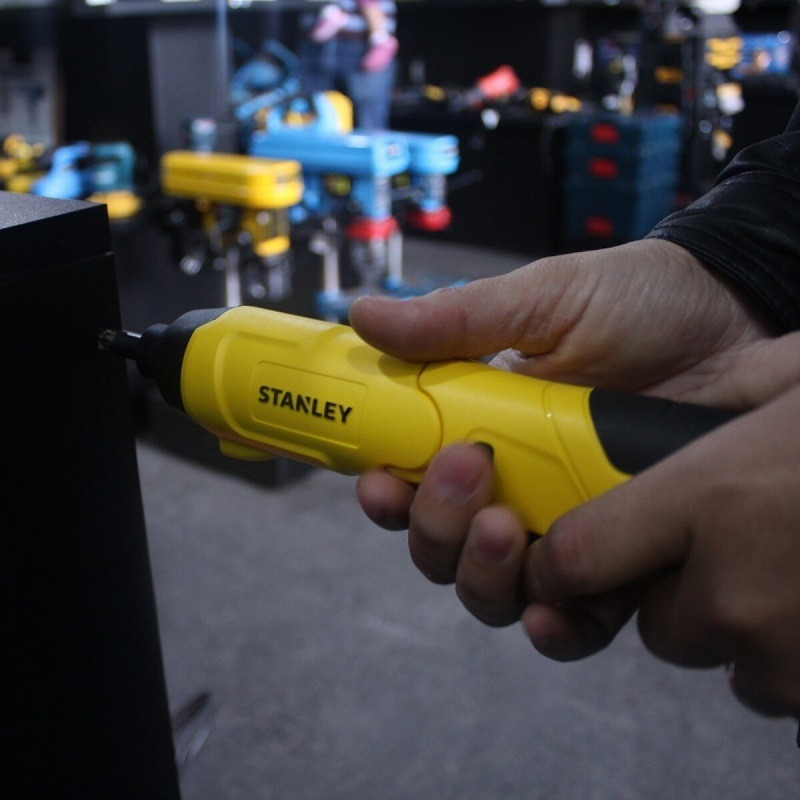 مجموعه 32 عددی پیچ گوشتی شارژی 4 ولت استنلی مدل SCS4K مجموعه 32 عددی پیچ گوشتی شارژی 4 ولت استنلی مدل SCS4K