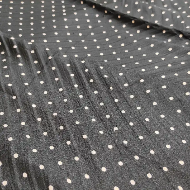 شال زنانه مدل پلیسه توپی ریز منگوله دار