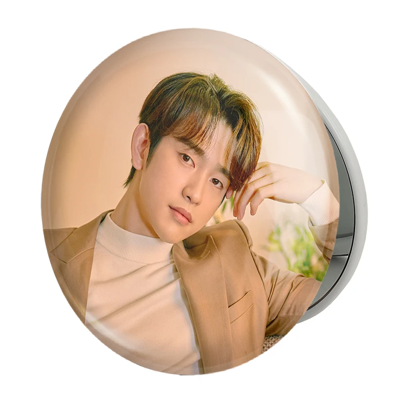 آینه جیبی خندالو طرح جین یونگ گروه گات سون GOT7 مدل تاشو کد 11663 