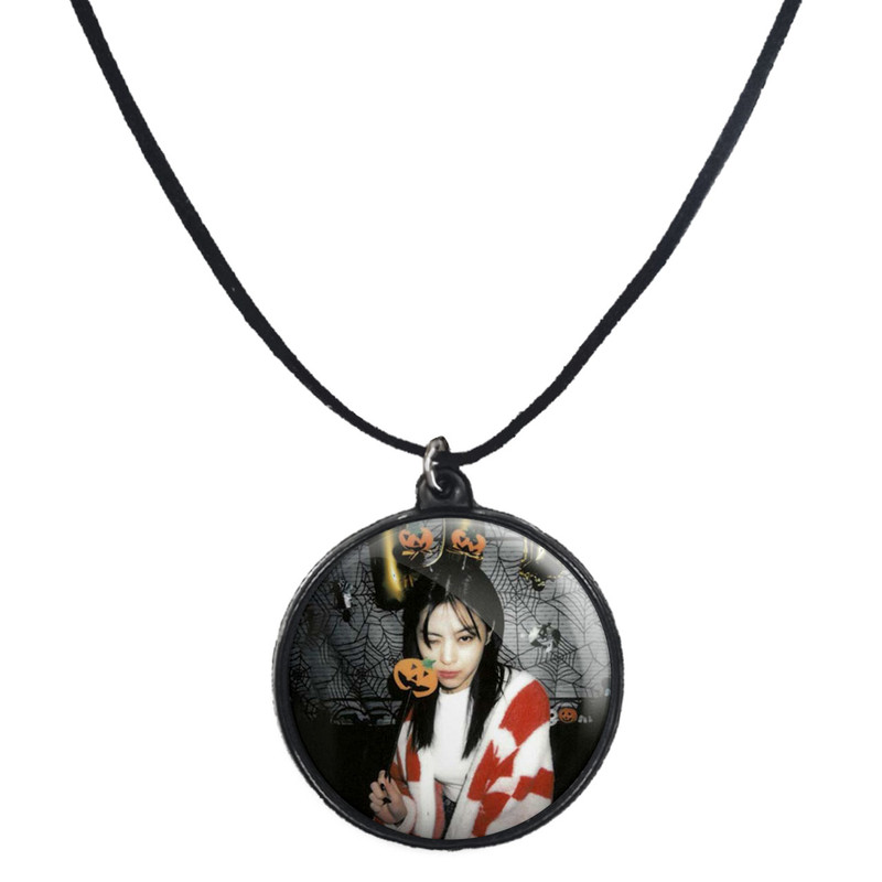 گردنبند پرمانه طرح گروه موسیقی ایتزی کد pmb.13065 مدل دو طرفه گردنبند پرمانه طرح گروه موسیقی ایتزی کد pmb.13065 مدل دو طرفه