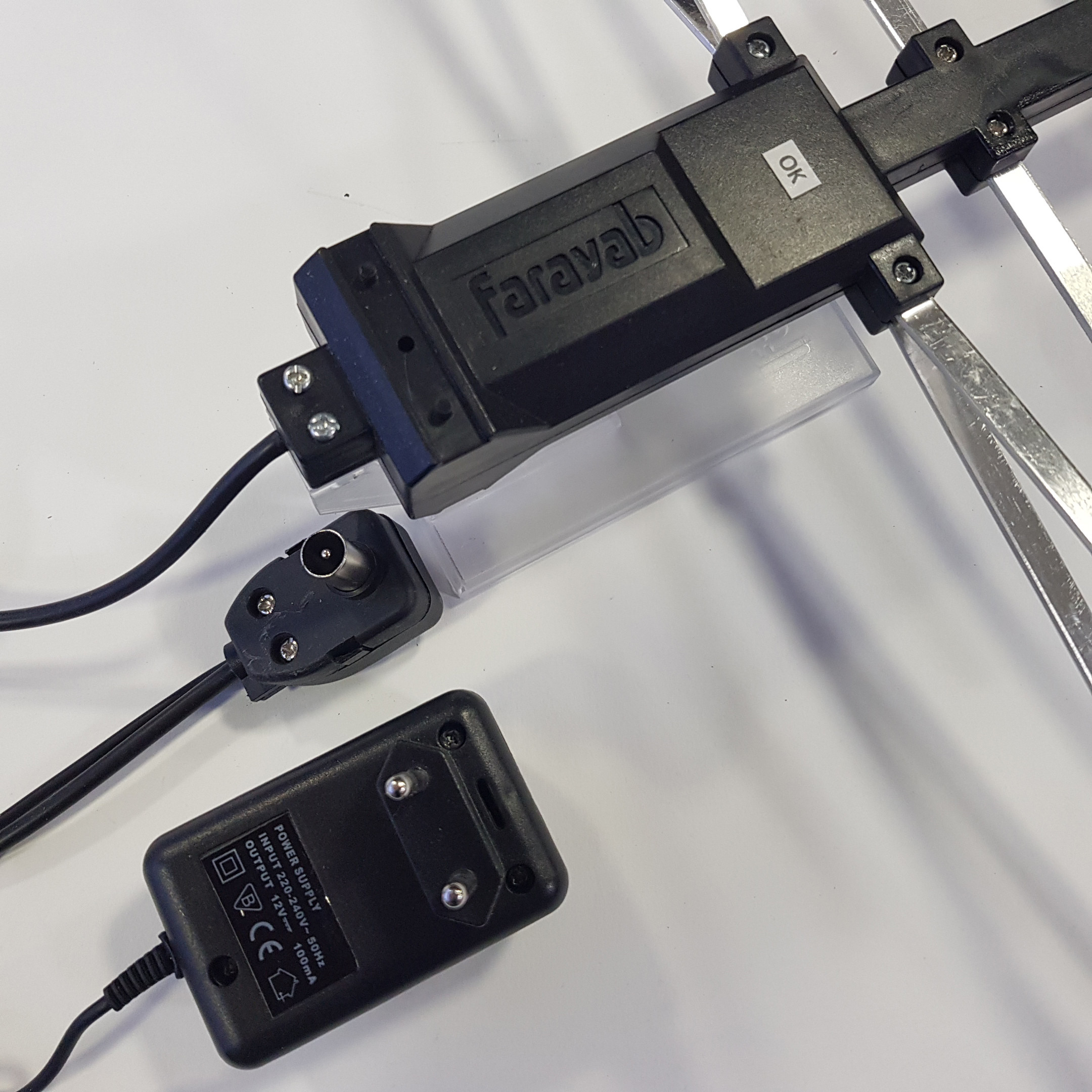 آنتن رومیزی فرایاب مدل SUFY-I A طرح پهبادی آنتن رومیزی فرایاب مدل SUFY-I A طرح پهبادی