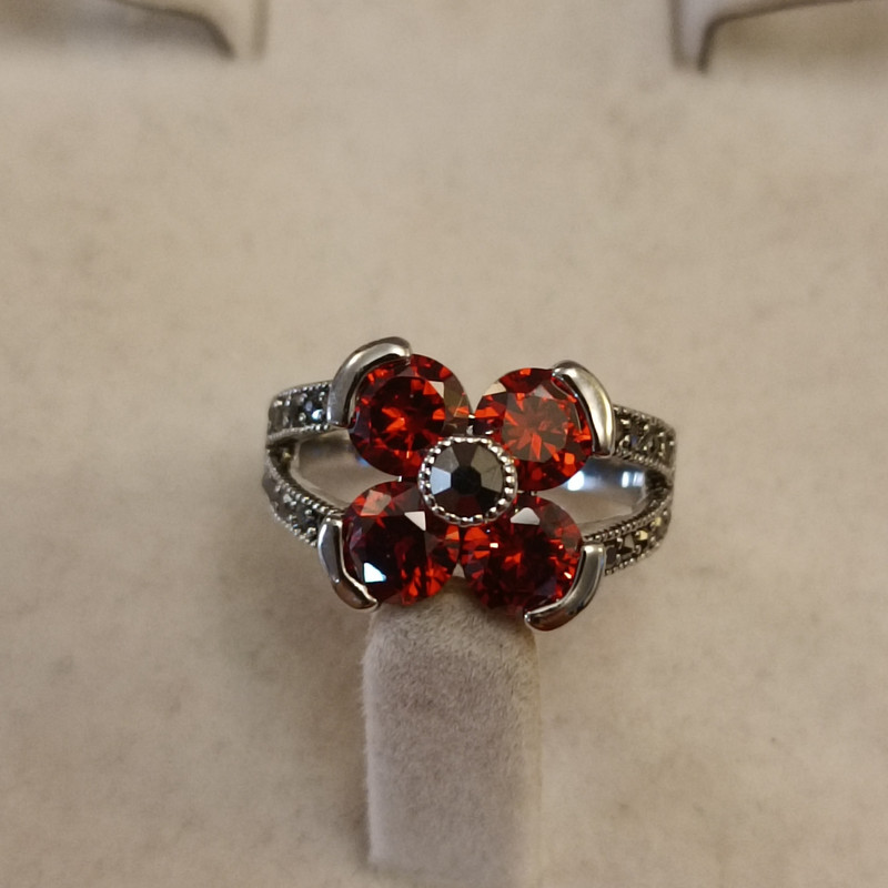 انگشتر زنانه مدل گل نگین دار