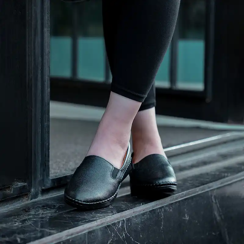 کفش روزمره زنانه مدل آنیس تمام چرم رنگ مشکی