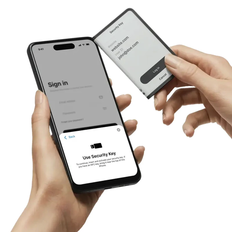 عکس شماره 7 : کیف پول سخت افزاری لجر مدل استکس همراه با کیف محافظ