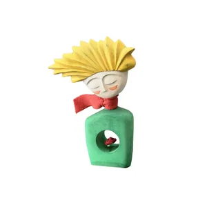 مجسمه چوبی مدل شازده کوچولو محافظ گل