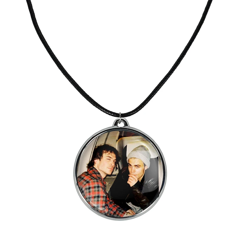 گردنبند خندالو مدل استفان و الینا و دیمون سالواتوره خاطرات یک خون آشام The Vampire Diaries کد 2026220266