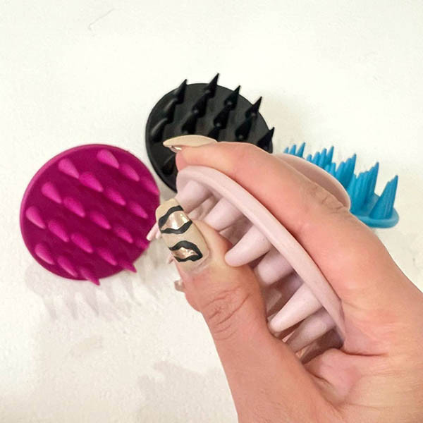 ماساژور دستی مدل سیلیکونی یکپارچه