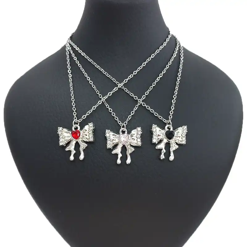 گردنبند زنانه مدل پاپیونی نگین دار