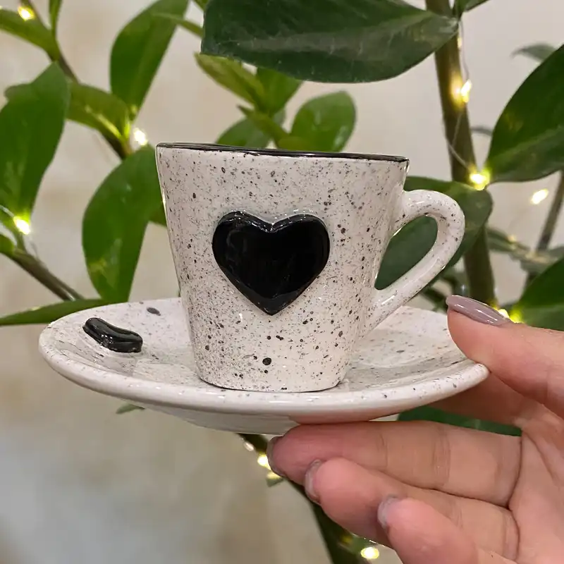 ست فنجان و نعلبکی مدل قلب برجسته