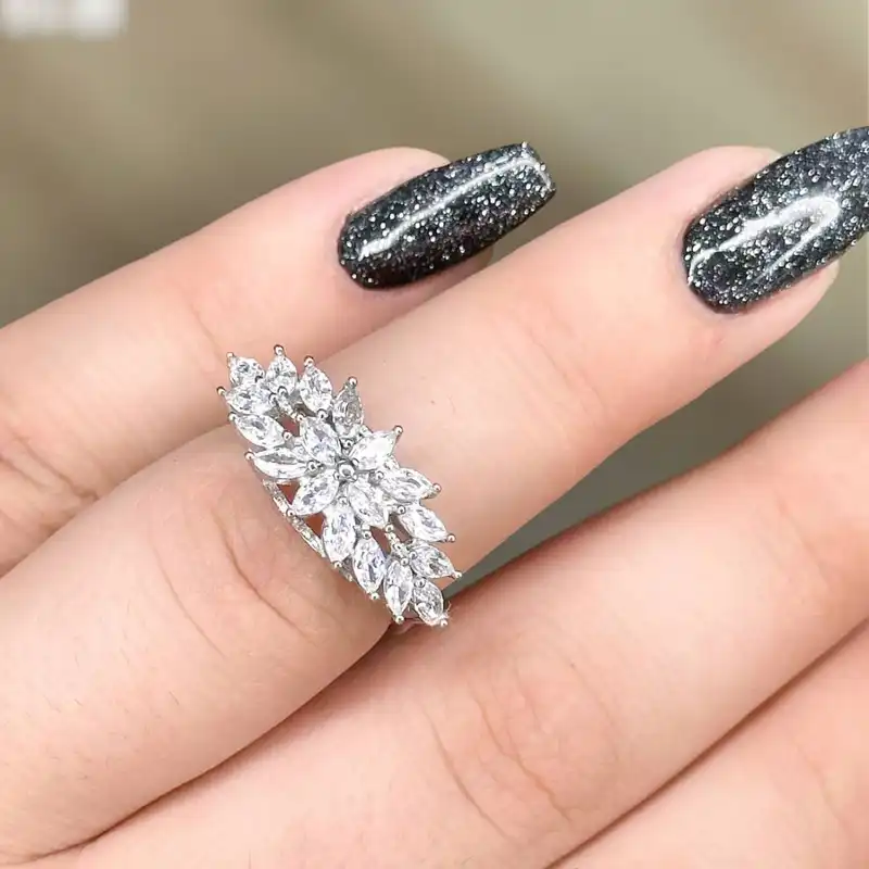 انگشتر نقره زنانه مدل باگت دار کد NSH-103